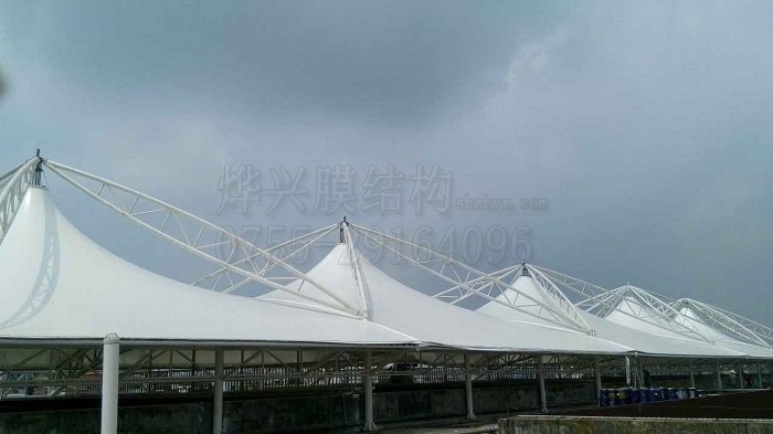 和记APP官网—广州岭南学校膜结构通道中空遮雨棚工程