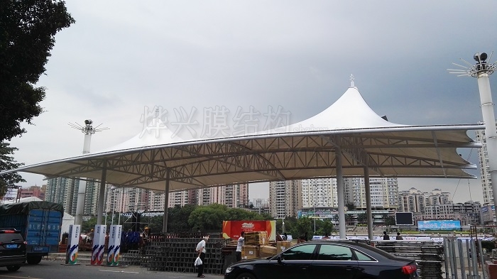 和记APP官网-中华龙国际龙舟赛景观张拉膜雨棚